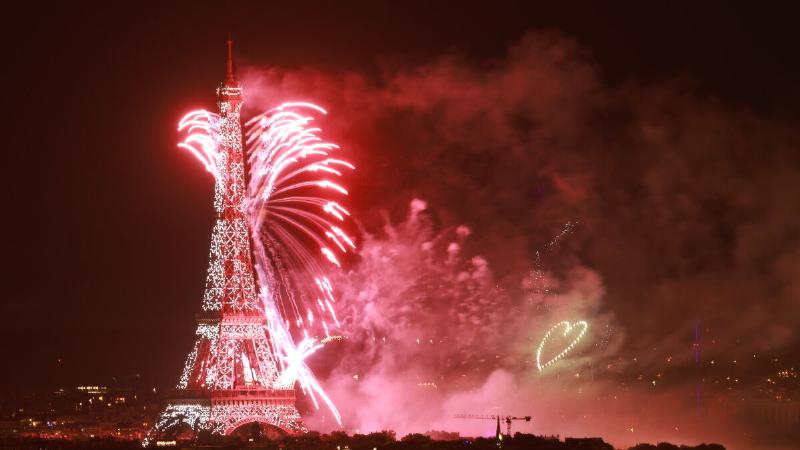 Fete musique rue parisien ambiance joyeuse
